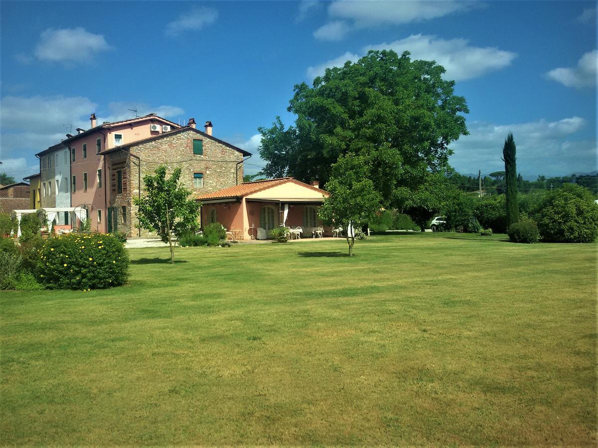 Gasthaus "Encantea" Lovely Country House Lucca Exterior foto